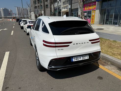 Genesis GV70 2.5T Gasoline 2WD — пробег 4 500 км — фото 4 из 5