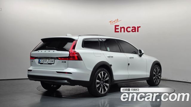 Volvo V60 B5 Ultimate AWD — пробег 12 252 км — фото 2 из 5