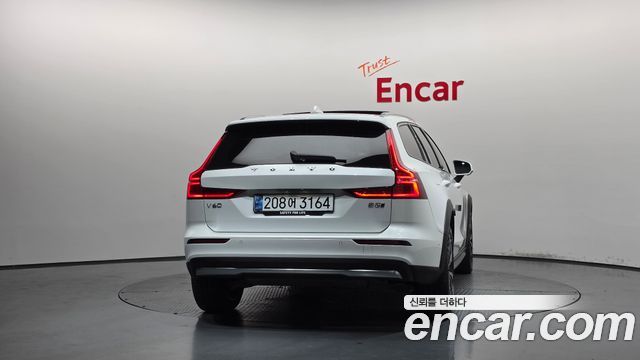 Volvo V60 B5 Ultimate AWD — пробег 12 252 км — фото 4 из 5