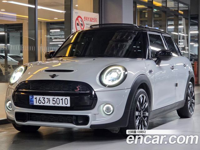 Mini Cooper 5Door HIGH 3rd — пробег 55 000 км — фото 1 из 5