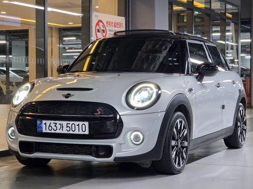 Mini Cooper 5Door HIGH 3rd — пробег 55 000 км — фото 1 из 5