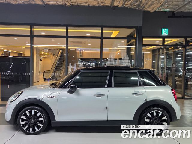 Mini Cooper 5Door HIGH 3rd — пробег 55 000 км — фото 3 из 5
