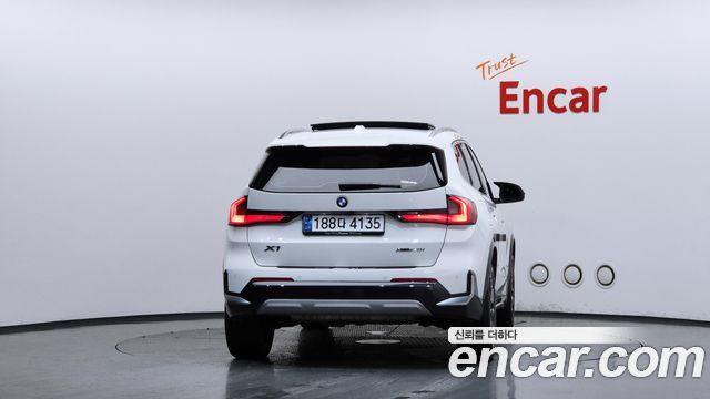 BMW X1 xDrive 20i xLine — пробег 25 858 км — фото 4 из 5