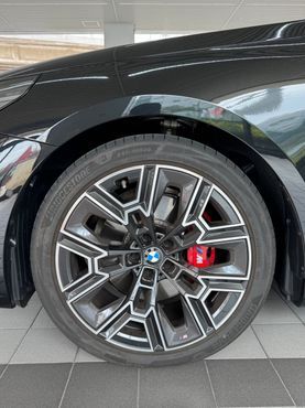 BMW 5-Series 530i xDrive M Sport Pro Special Edition — пробег 8 200 км — фото 5 из 5