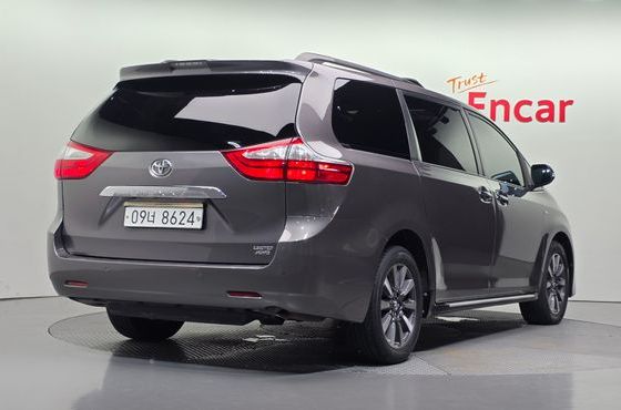 Toyota Sienna 3.5 AWD — пробег 80 125 км — фото 2 из 5