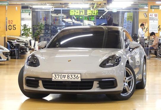 Porsche Panamera 3.0 AWD — пробег 35 000 км — фото 1 из 5