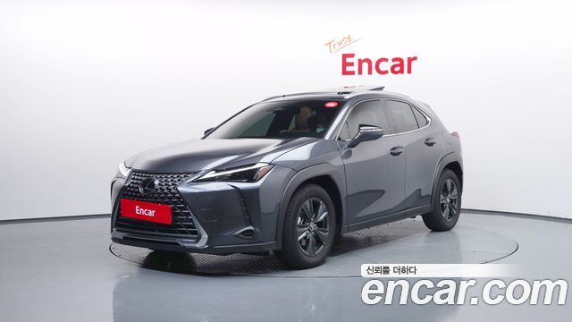 Lexus UX 2.0 2WD — пробег 5 744 км — фото 1 из 5