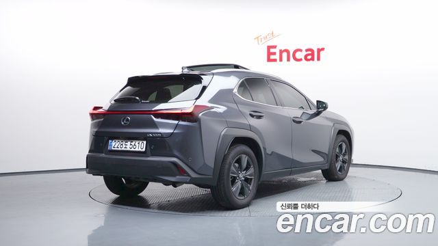 Lexus UX 2.0 2WD — пробег 5 744 км — фото 2 из 5
