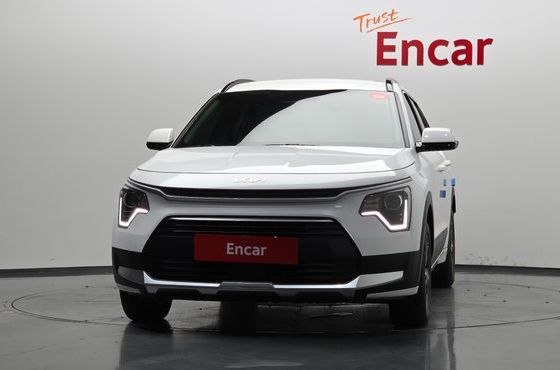 Kia Niro Prestige — пробег 4 546 км — фото 3 из 5