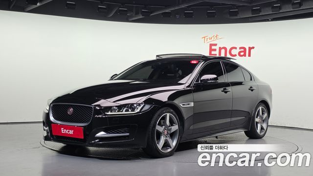 Jaguar XE 20d R-Sport — пробег 127 408 км — фото 1 из 5