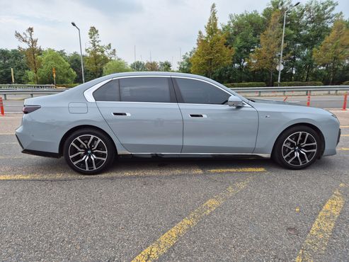 BMW 7-Series 740i xDrive M Sport — пробег 18 200 км — фото 5 из 5