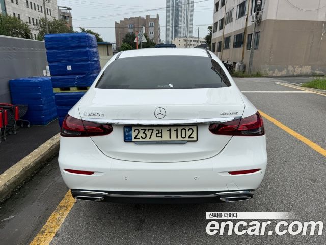 Mercedes-Benz E-Class E220d 4MATIC Exclusive — пробег 27 237 км — фото 4 из 5