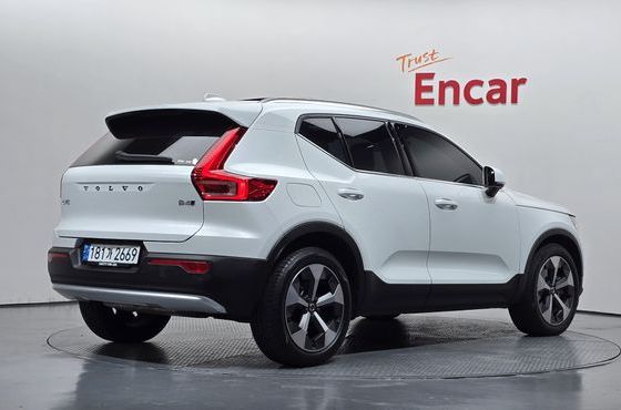 Volvo XC40 B4 Ultimate Bright — пробег 25 575 км — фото 2 из 5