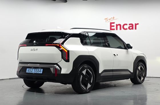 Kia EV3 Long Range 2WD Earth — пробег 3 433 км — фото 2 из 5
