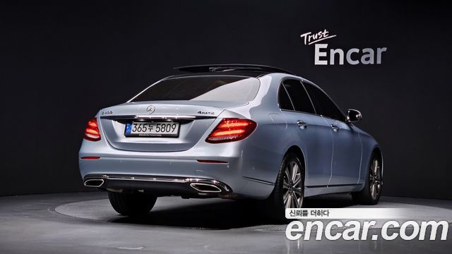 Mercedes-Benz E-Class E400 4MATIC Exclusive — пробег 69 535 км — фото 2 из 5