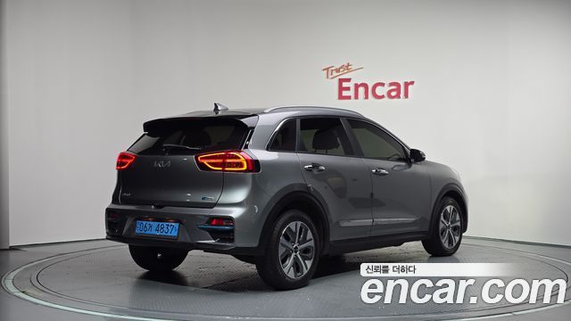 Kia Niro Prestige — пробег 75 576 км — фото 2 из 5