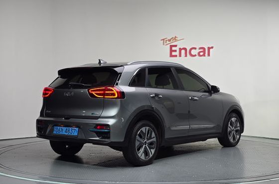 Kia Niro Prestige — пробег 75 576 км — фото 2 из 5