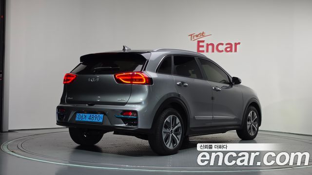 Kia Niro Prestige — пробег 55 597 км — фото 2 из 5