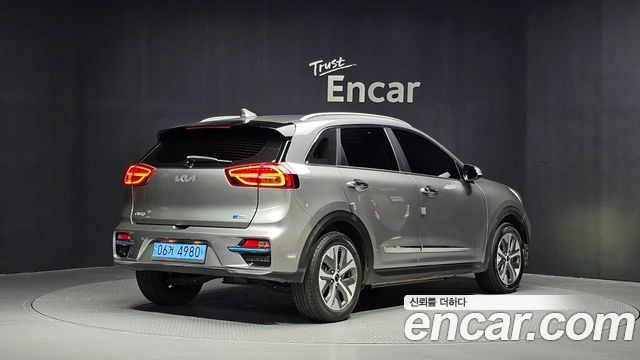 Kia Niro Prestige — пробег 61 460 км — фото 2 из 5