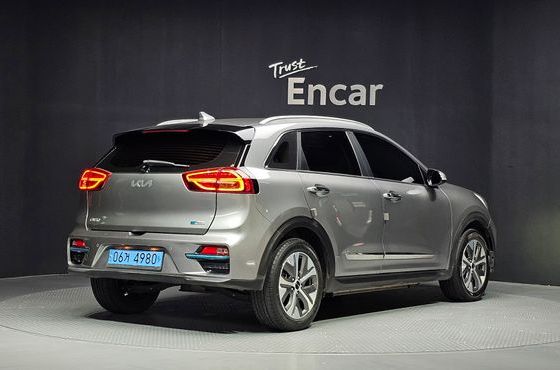Kia Niro Prestige — пробег 61 460 км — фото 2 из 5