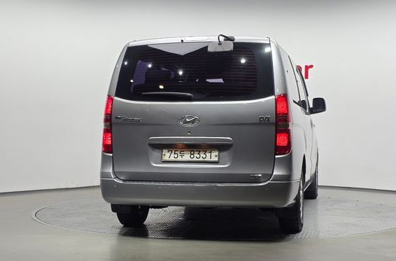 Hyundai Starex 12-Seater Wagon CVX Deluxe — пробег 153 739 км — фото 4 из 5