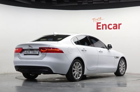 Jaguar XE 20d Prestige — пробег 94 244 км — фото 2 из 5