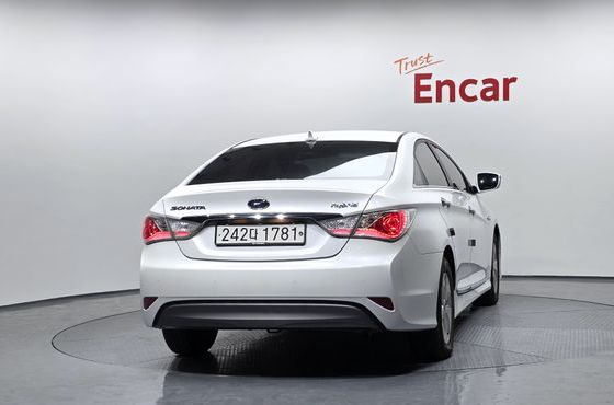 Hyundai Sonata 2.0 Modern — пробег 221 518 км — фото 4 из 5