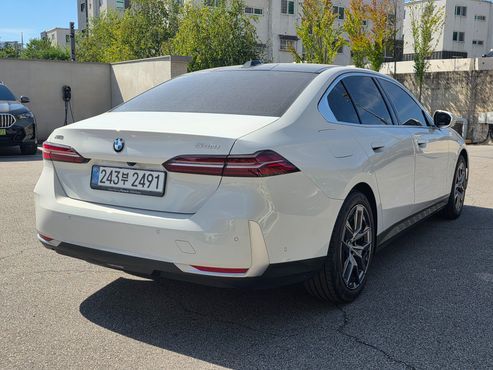 BMW 5-Series 530i xDrive — пробег 7 927 км — фото 2 из 5