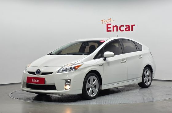 Toyota Prius 1.8 — пробег 33 524 км — фото 1 из 5