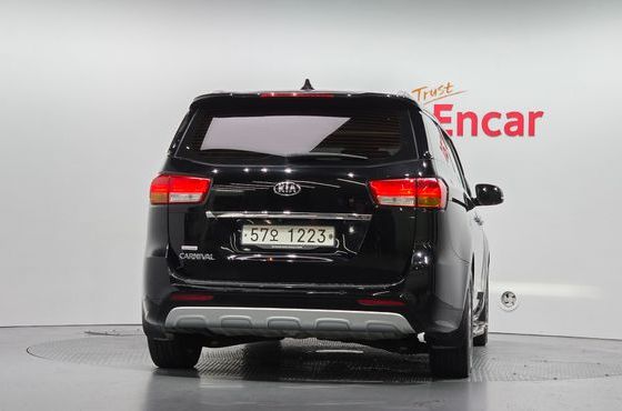 Kia Carnival 9-seater Noblesse — пробег 160 306 км — фото 4 из 5