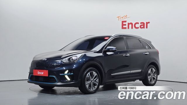 Kia Niro Prestige — пробег 49 556 км — фото 1 из 5