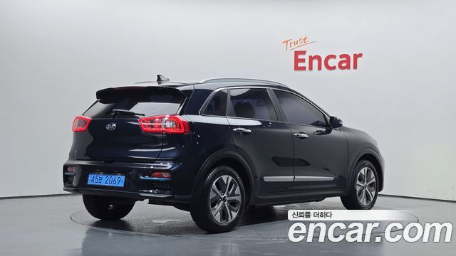 Kia Niro Prestige — пробег 49 556 км — фото 2 из 5