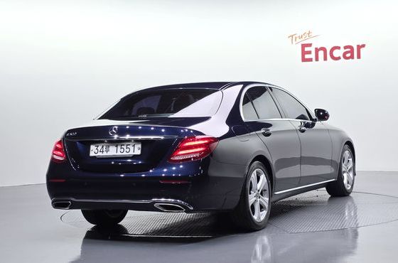 Mercedes-Benz E-Class E200 Avantgarde — пробег 75 190 км — фото 2 из 5