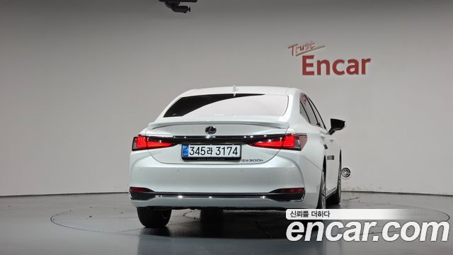 Lexus ES Luxury Plus — пробег 22 339 км — фото 4 из 5