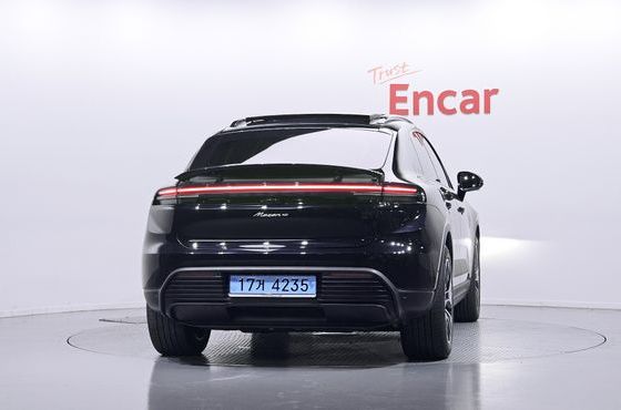 Porsche Macan Base 4 — пробег 10 998 км — фото 4 из 5