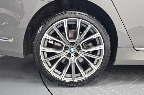 BMW 7-Series 740Li xDrive M Sport Package — пробег 121 066 км — фото 5 из 5