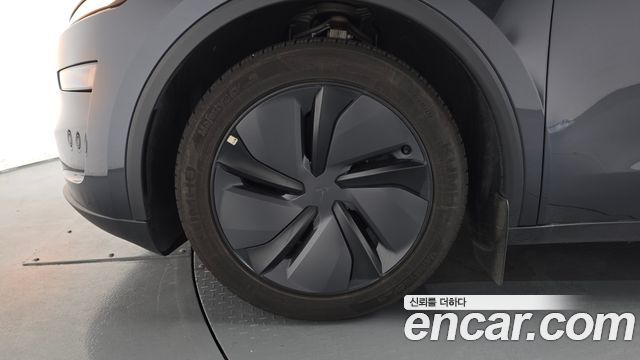 Tesla Model Y RWD — пробег 35 731 км — фото 5 из 5