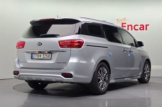 Kia Carnival 7-Seater Limousine VIP — пробег 106 554 км — фото 2 из 5