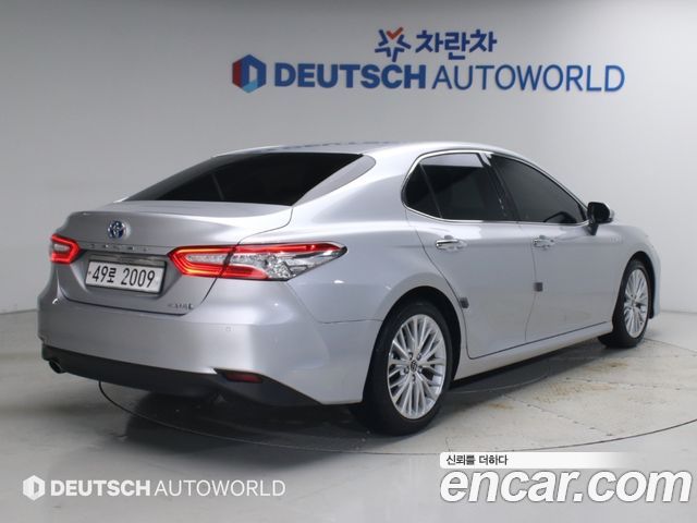 Toyota Camry 2.5 XLE Hybrid — пробег 49 502 км — фото 2 из 5