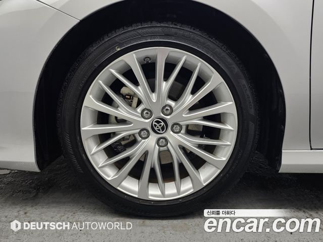 Toyota Camry 2.5 XLE Hybrid — пробег 49 502 км — фото 5 из 5