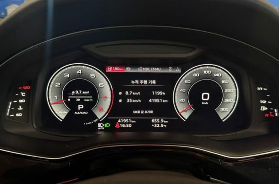Audi Q8 55 TFSI Quattro Premium — пробег 41 950 км — фото 5 из 5