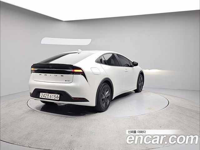 Toyota Prius 2.0 PHEV SE — пробег 12 904 км — фото 4 из 5