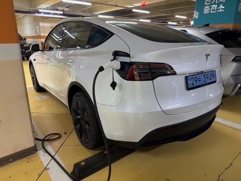 Tesla Model Y Long Range AWD — пробег 35 961 км — фото 3 из 5