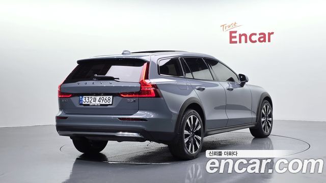 Volvo V60 B5 Ultimate AWD — пробег 61 326 км — фото 2 из 5