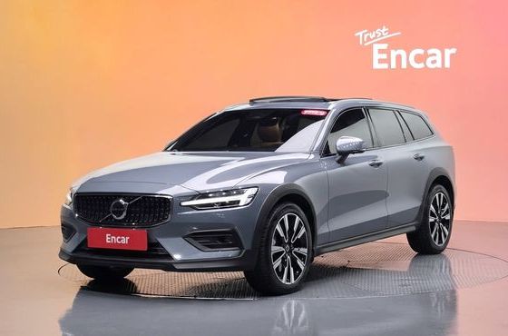 Volvo V60 B5 Ultimate AWD — пробег 61 326 км — фото 1 из 5