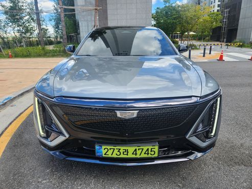 Cadillac Lyriq Sport — пробег 16 000 км — фото 1 из 5
