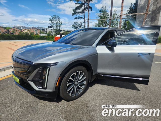 Cadillac Lyriq Sport — пробег 16 000 км — фото 3 из 5