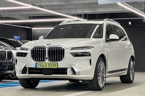 BMW X7 xDrive 40i Design Pure Excellence 7-Seater — пробег 7 023 км — фото 1 из 5
