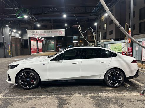 BMW i5 M60 xDrive — пробег 24 164 км — фото 2 из 5