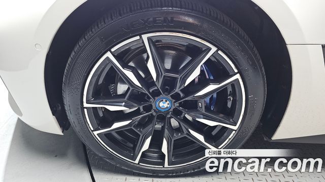BMW i4 M50 — пробег 55 530 км — фото 5 из 5